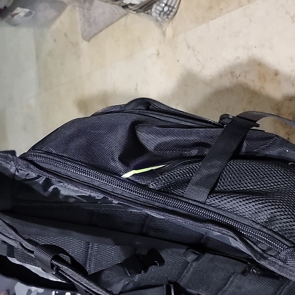 Black and Green Men's Backpack Used Great Conditions - Picture 11 of 12